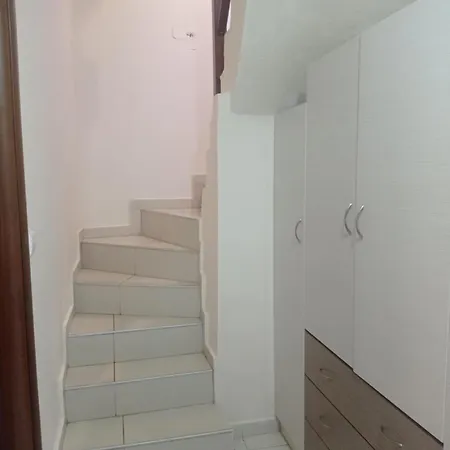 στην κουτσουπιά Kókkinon Nerón